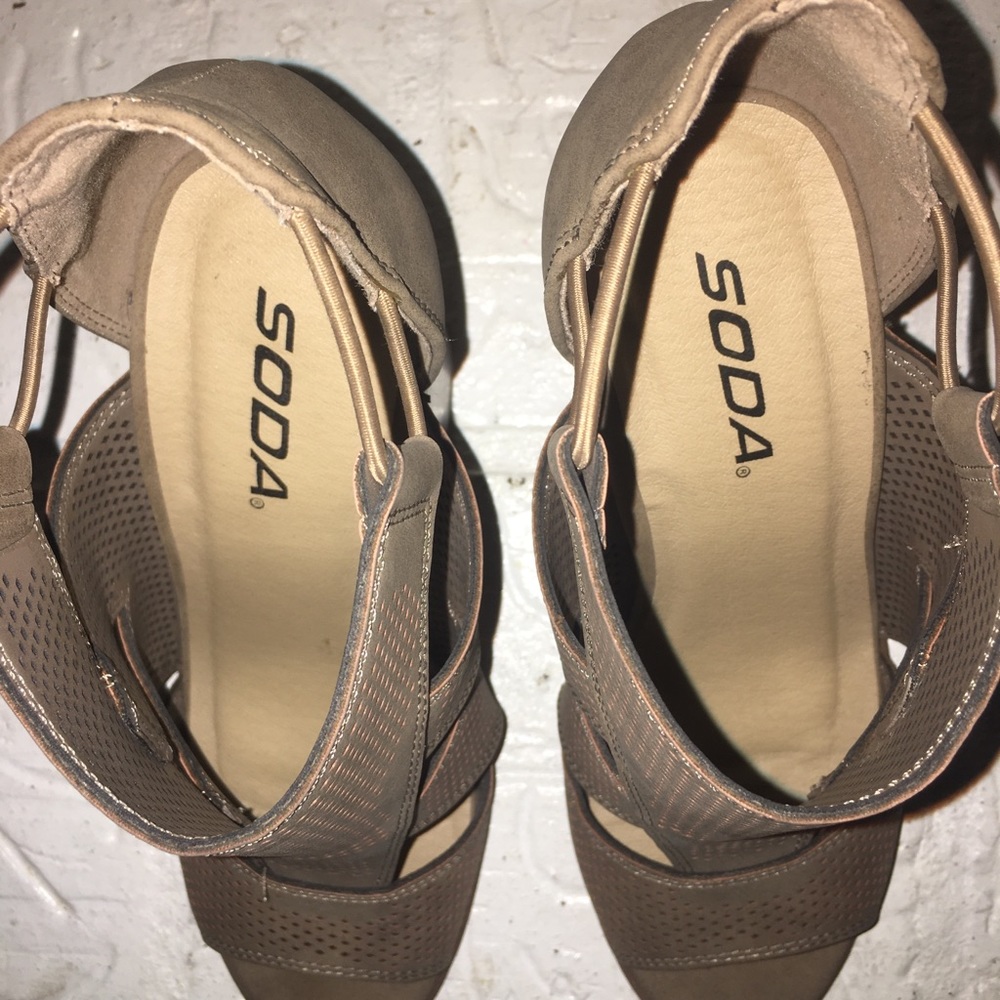 Heels - Picture 3 of 4